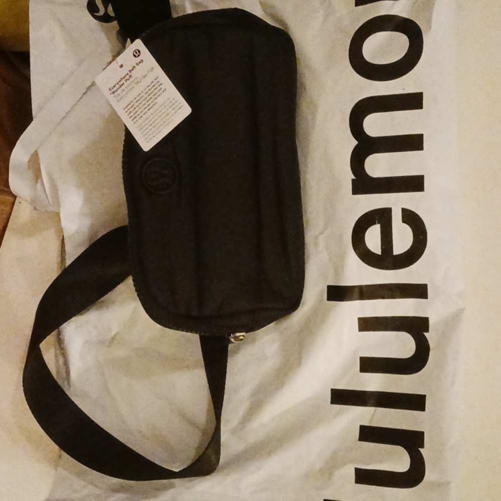 Wunder puff everywhere belt bag 1L black on black
